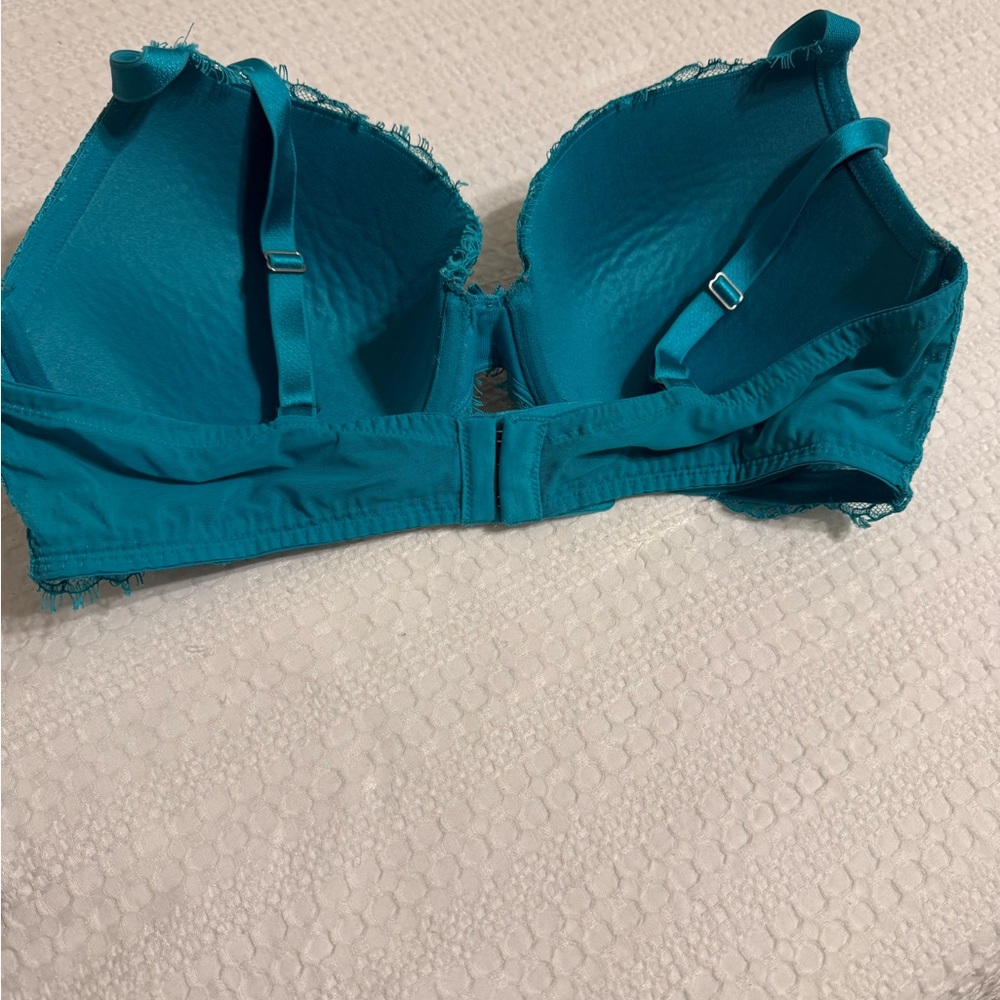Victoria's Secret Turquoise Lace Bra - Picture 2 of 3